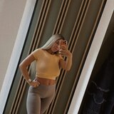 Blonda draguta si dornica de distractii